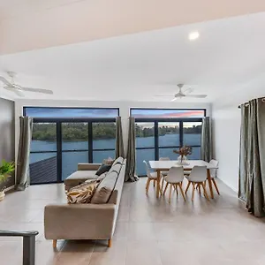 Waterfront 3 Bedroom , Mountain Creek Australia